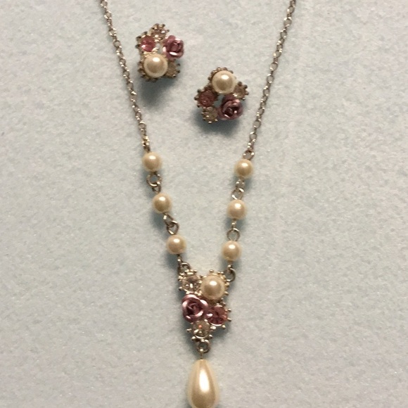 Avon Jewelry - Vintage pink & white gold tone necklace set
